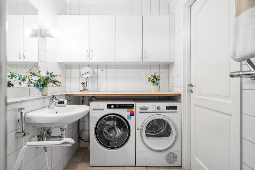 badrum-efter-homestyling-duschen-tvättstuga-stockholm.jpg